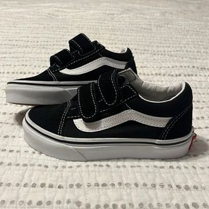 Old school Velcro black and white vans. Size 11 toddler. Brand new.
